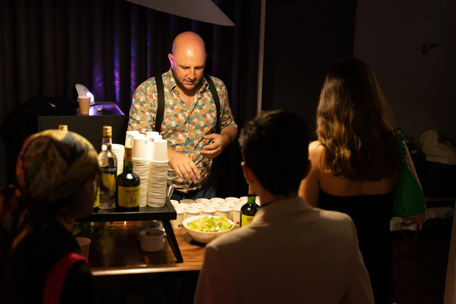 Ambiance service au bar à cocktails Bar'OOF pour un événement dans les Hauts-de-Seine